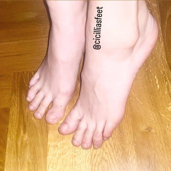 Buy Feet Pics for 10€/ Video 20€