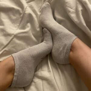 Kauf gerne meine Socken und Fußbilder.