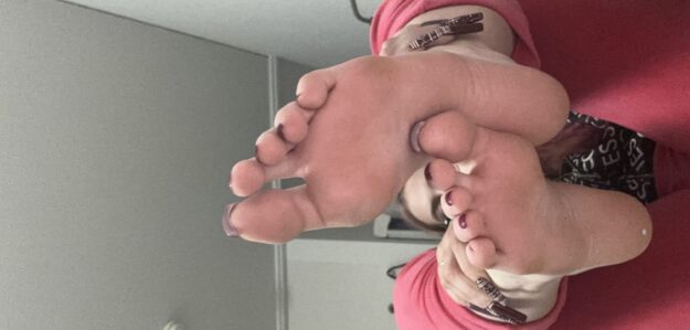 Youngfeetgirl21